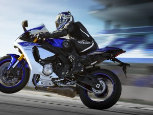 2015-Yamaha-YZF-R1-EU-Race-Blu-Action-0021-Yamaha-YZF-R1-EU-Race-Blu-Action-0021