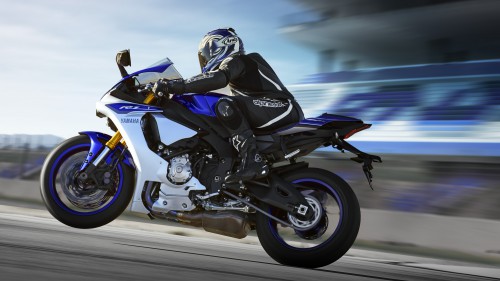 2015-Yamaha-YZF-R1-EU-Race-Blu-Action-0021-Yamaha-YZF-R1-EU-Race-Blu-Action-0021