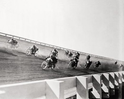 Race on a wood track