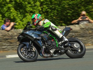 Kawasaki H2R hits 206 mph at Isle of Man