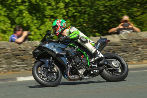 Kawasaki H2R hits 206 mph at Isle of Man