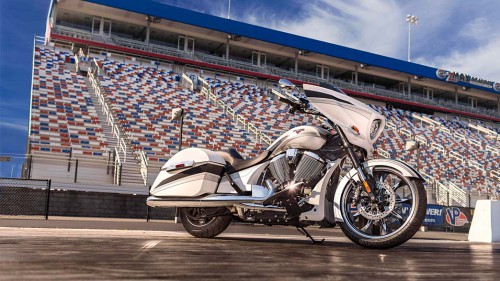 2016 Victory Magnum